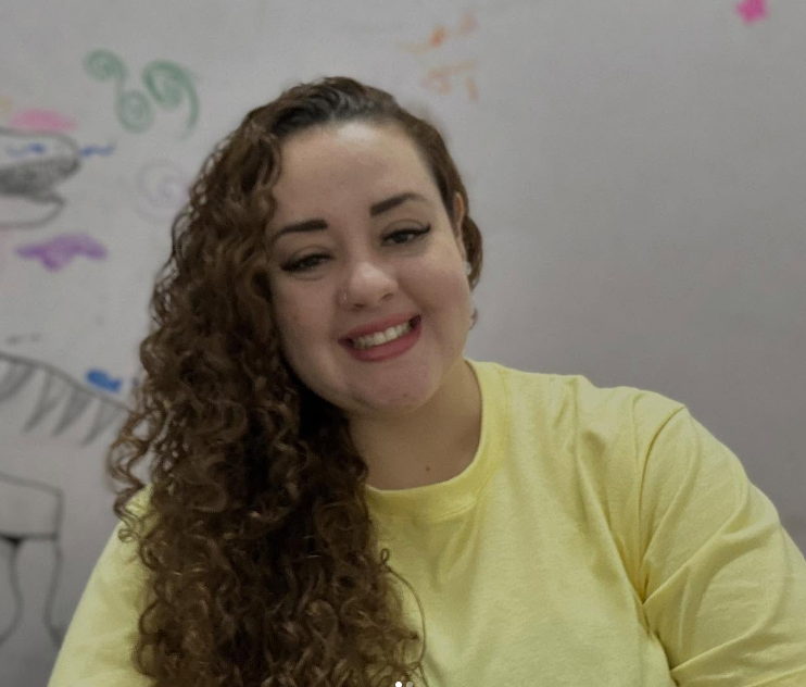 Camila Barraca em um ambiente voltado ao atendimento infantil